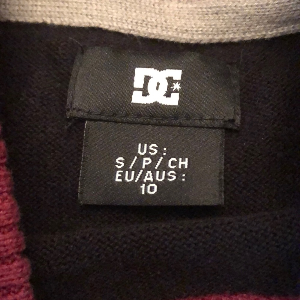 DC - Sweater - Picture 3 of 3
